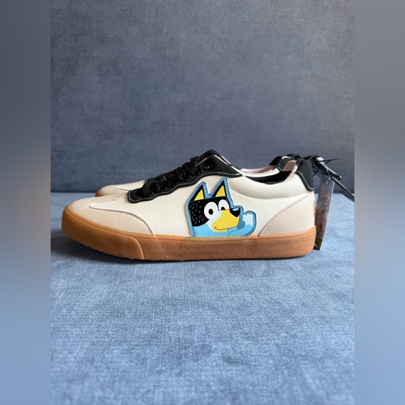 Bluey Bandit & Chilli Low Top Sneakers Mens SZ 10.5 Lace Up Tan Black Casual New - Picture 1 of 7